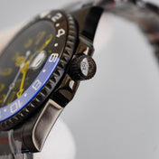 GMT-MASTER II CUSTOM BLACK BATMAN BEZEL YELLOW NUMERALS