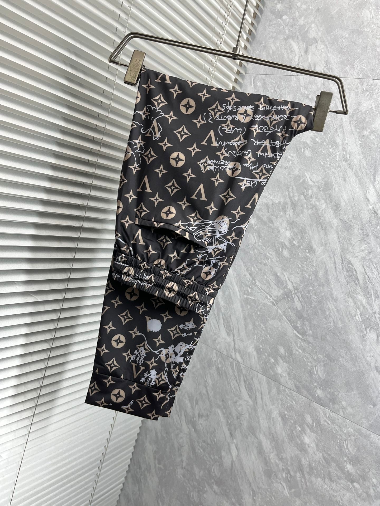 LV DARK BROWN MONOGRAM TROUSERS 239490