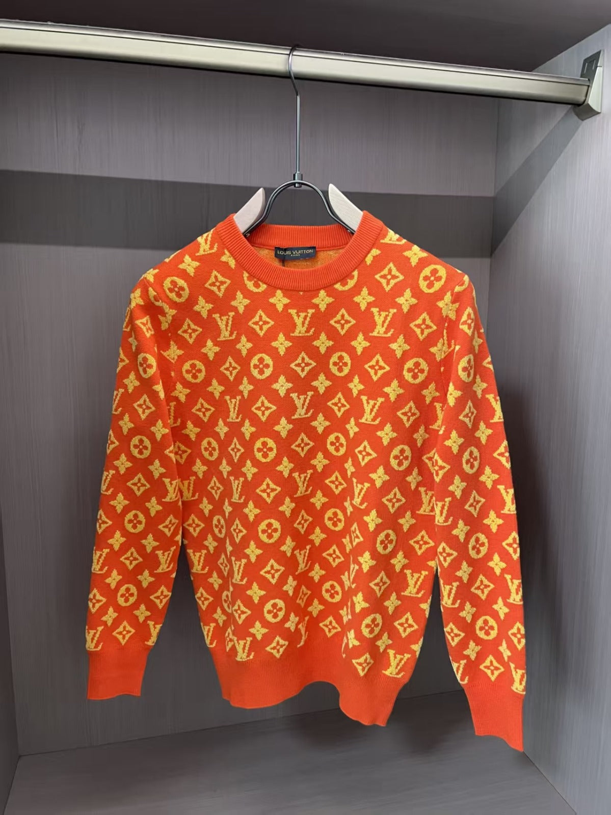 LV SWEATER IN RED AND YELLOW STYLE 001
