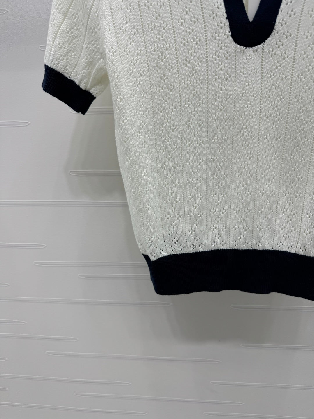 VALENTINO 25S HOLLOW V-NECK BLOUSE 264161