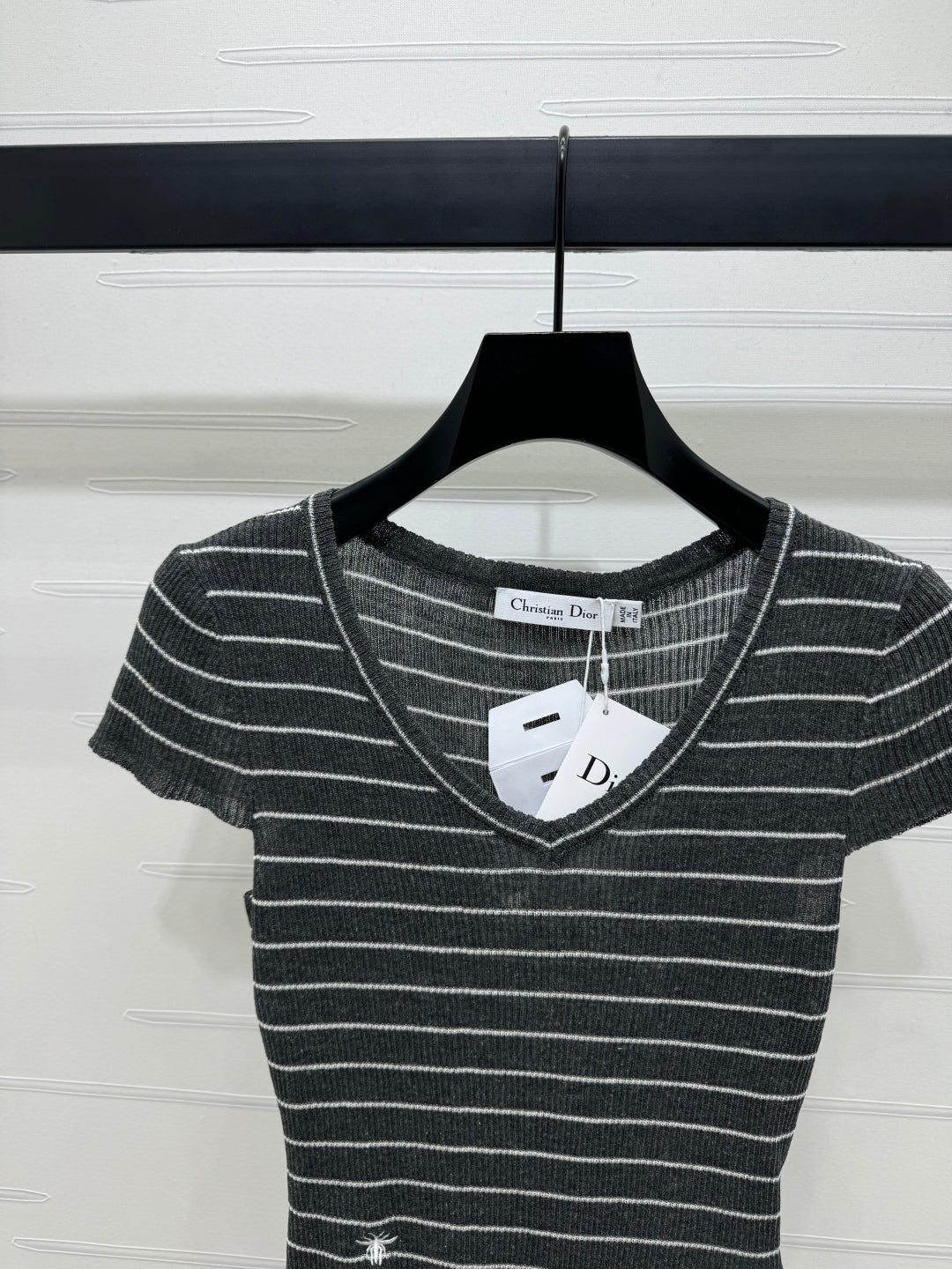 DIOR 25S SHORT SLEEVE STRIPED V-NECK SWEATER 264077
