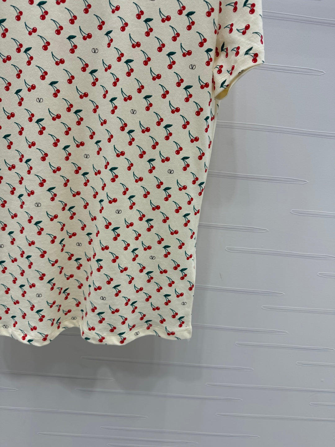 VALENTINO 25S CHERRY PATTERN ROUND NECK T-SHIRT 264040