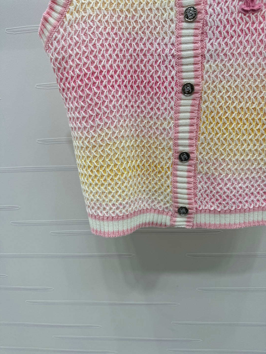 CHANEL KNITTED BUTTONED SLEEVELESS VEST 274921