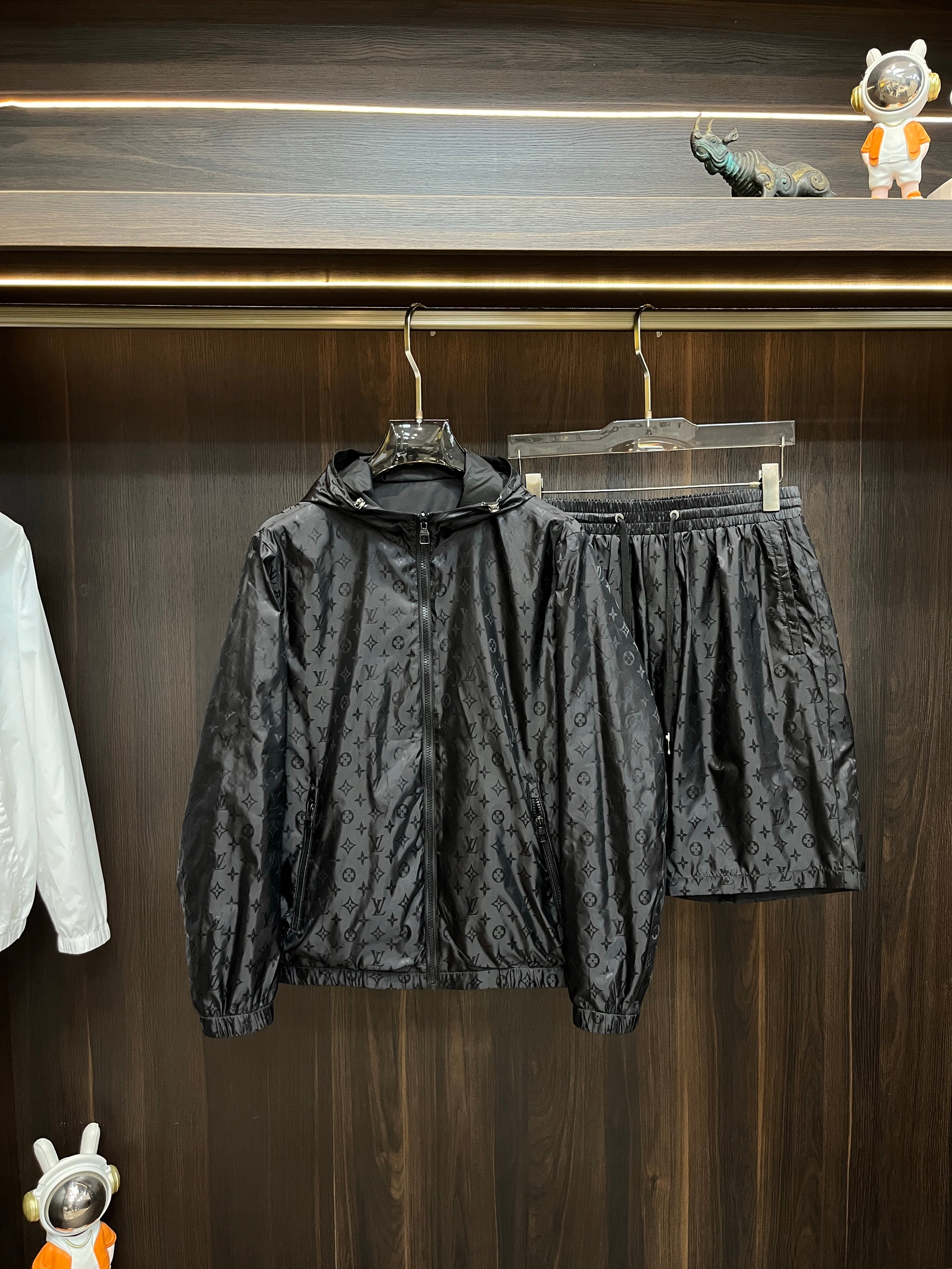 LV SET JACKET AND PANTS BLACK 239591