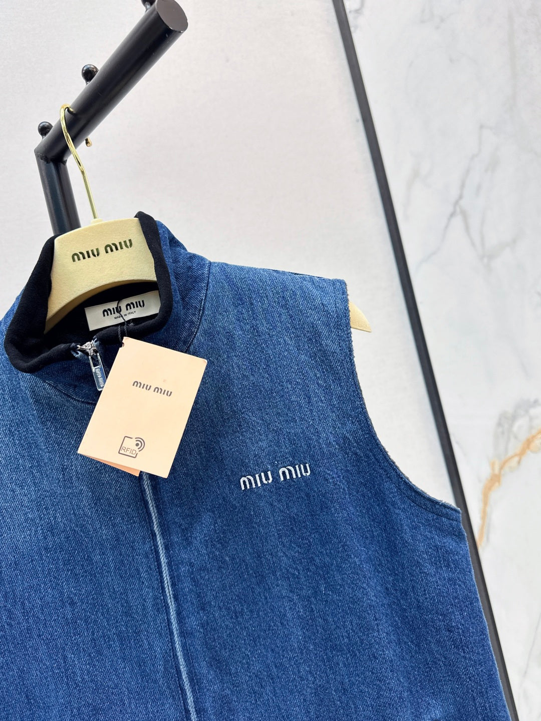 MIUMIU 26S SLEEVELESS DENIM JACKET 958