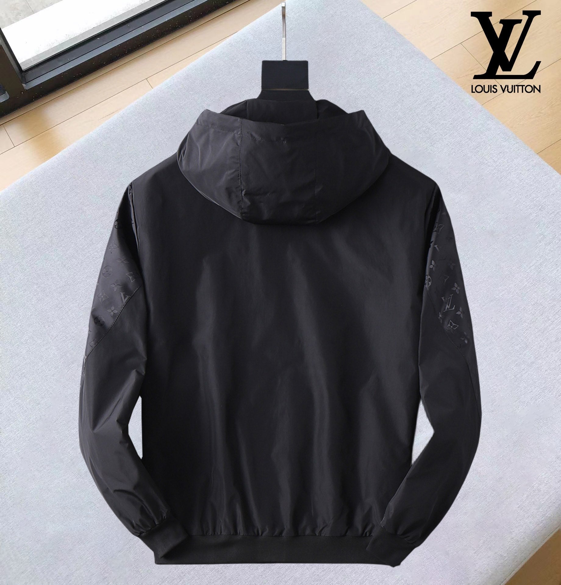 LV BLACK HOODED JACKET 239041