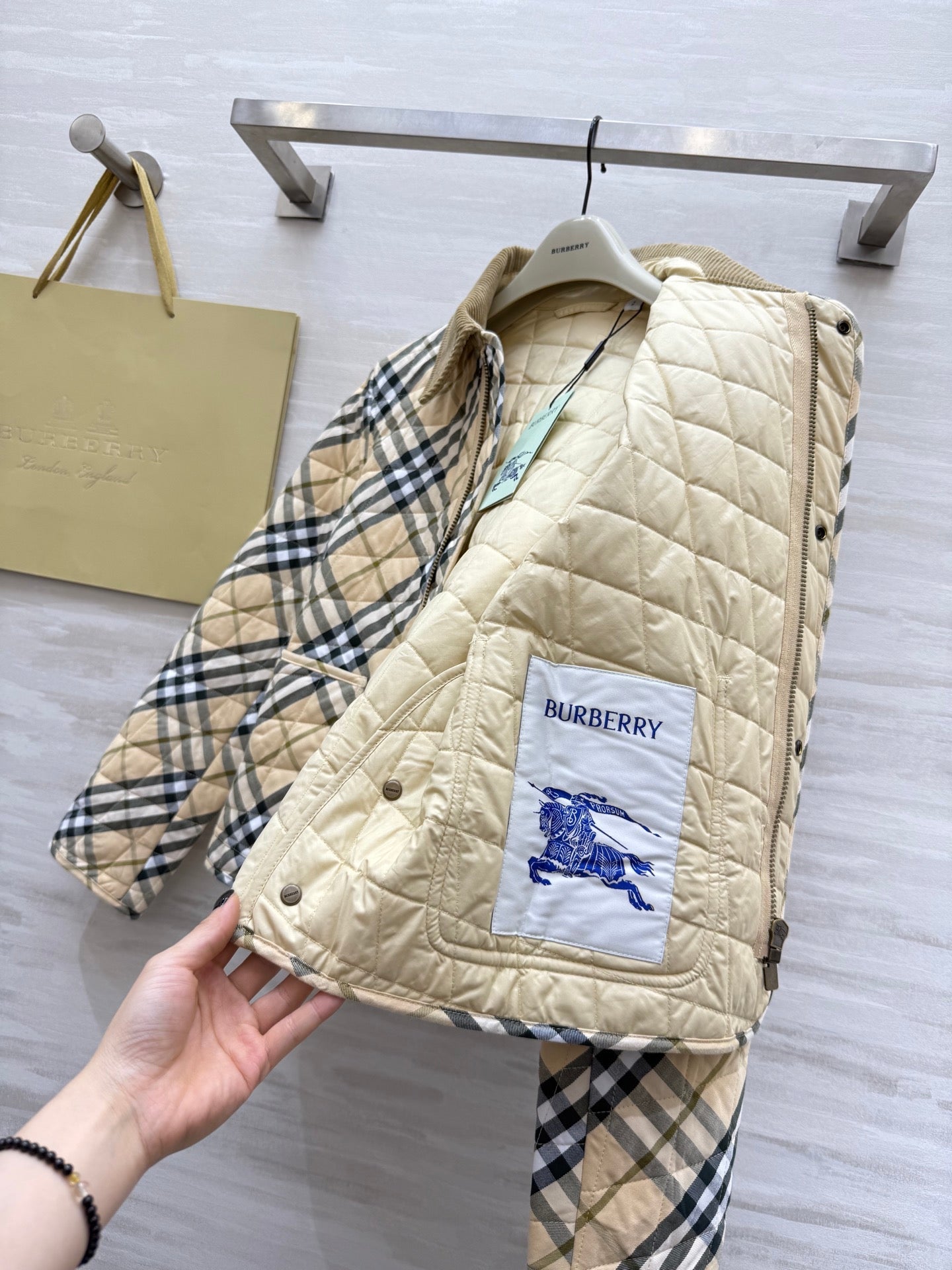 BURBERRY 25S SHORT DOWN JACKET 199