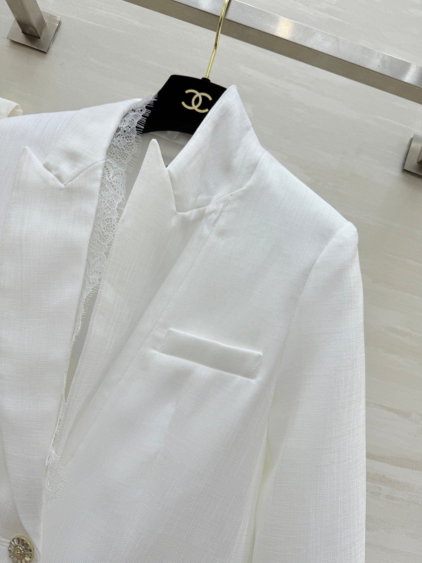 CHANEL 26S LACE-TRIMMED BLAZER 811