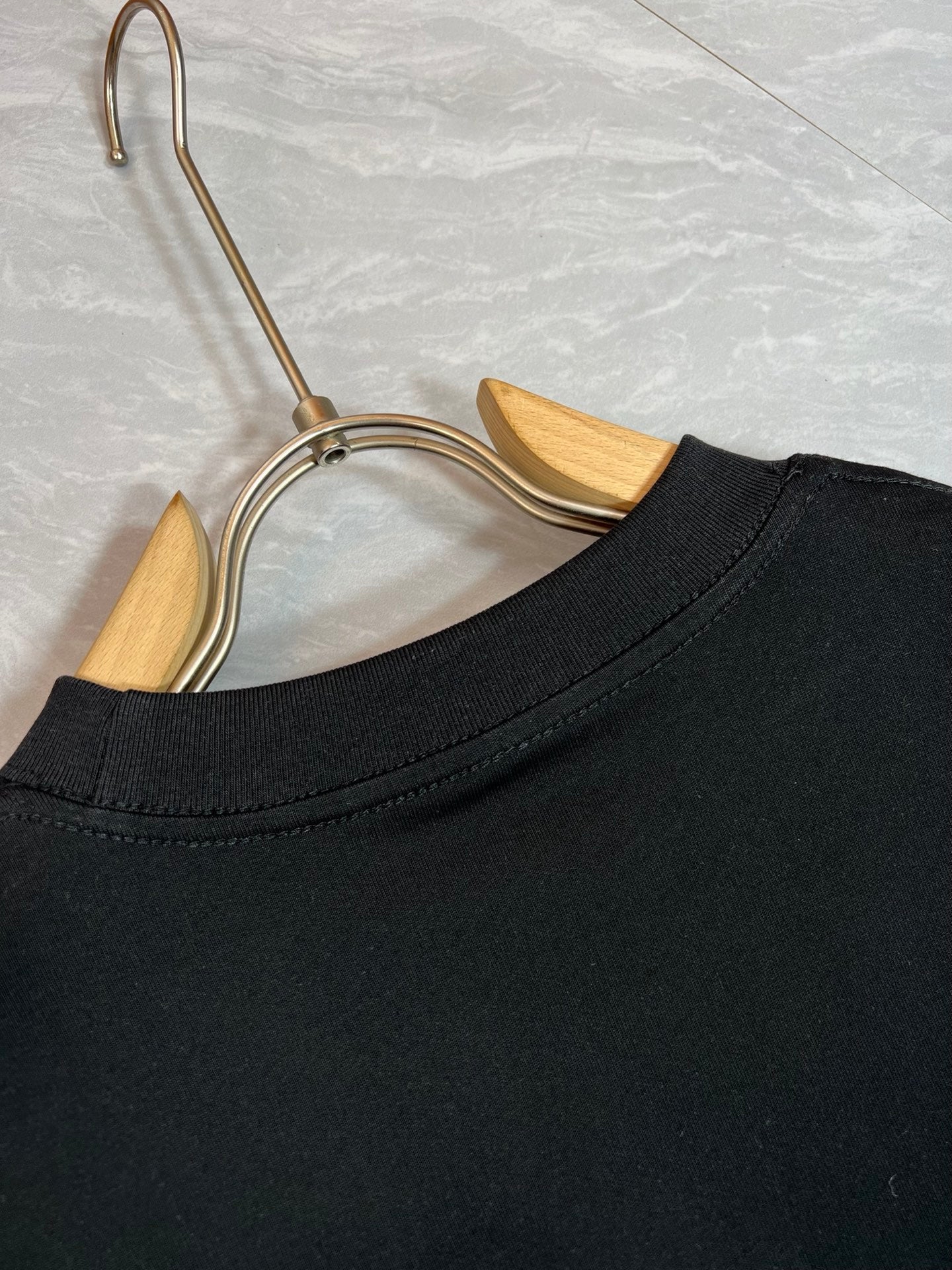 LV T-SHIRT IN BLACK PURE COTTON COLORFUL LOGO 238924