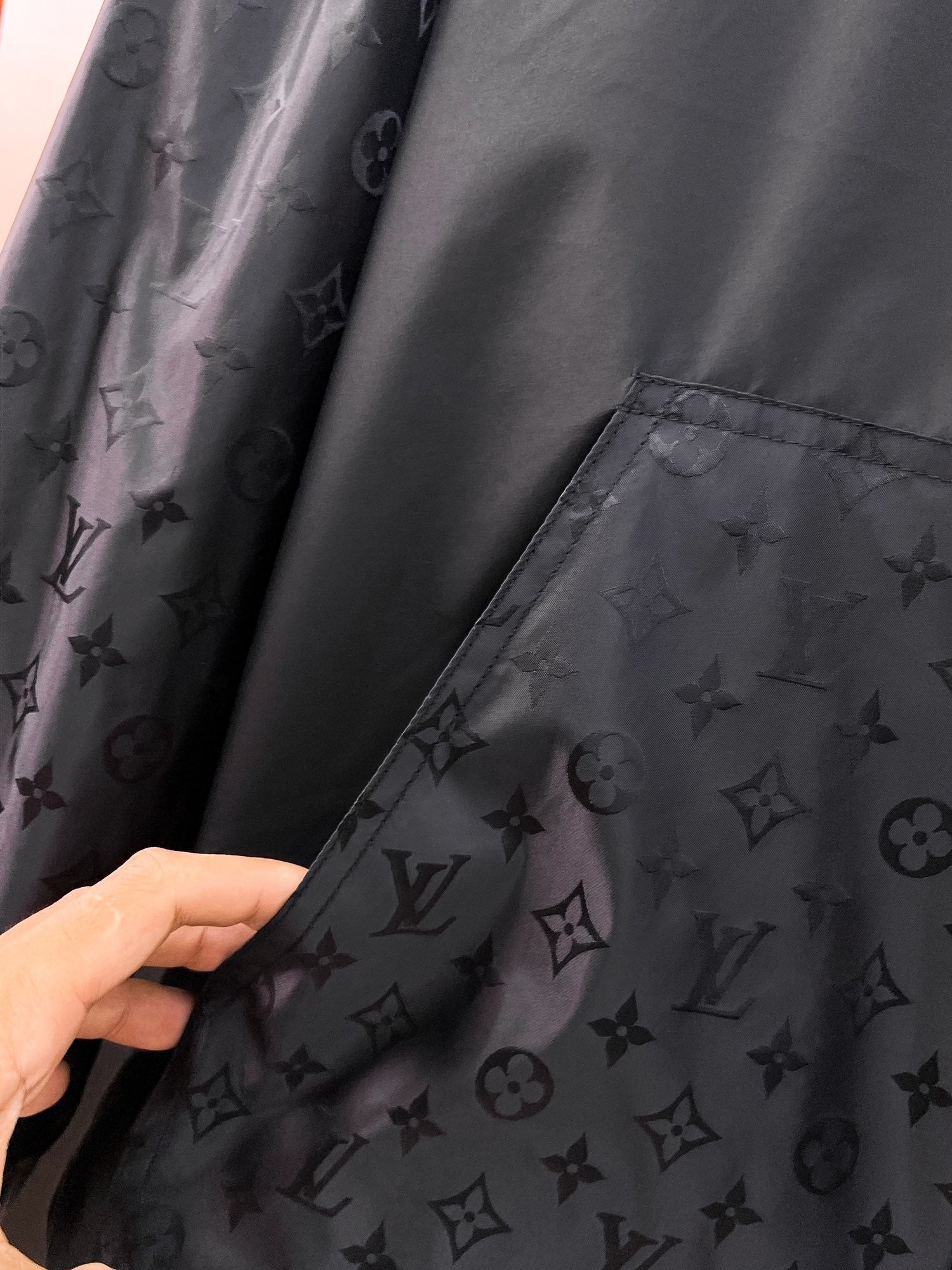 LV BLACK JACKET 239519