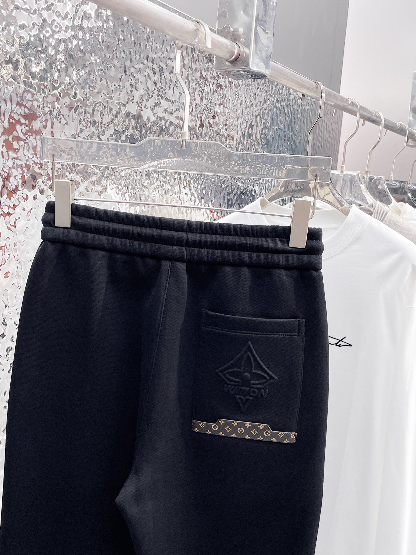 LV BLACK TROUSERS 239504