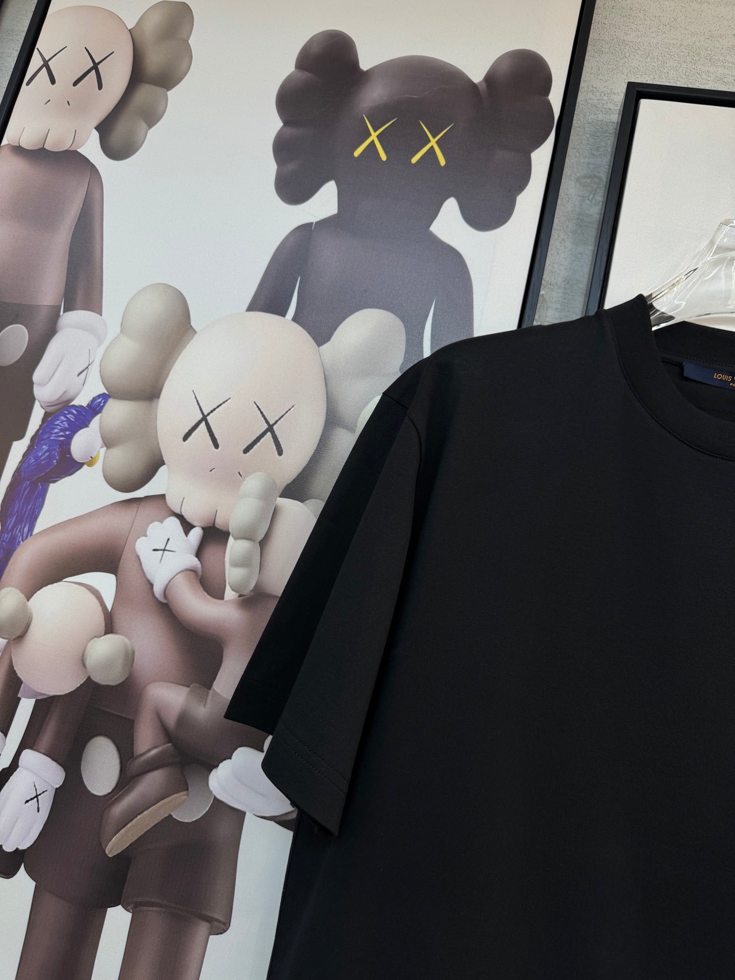 LV BLACK COTTON T-SHIRT YELLOW LOGO 238915