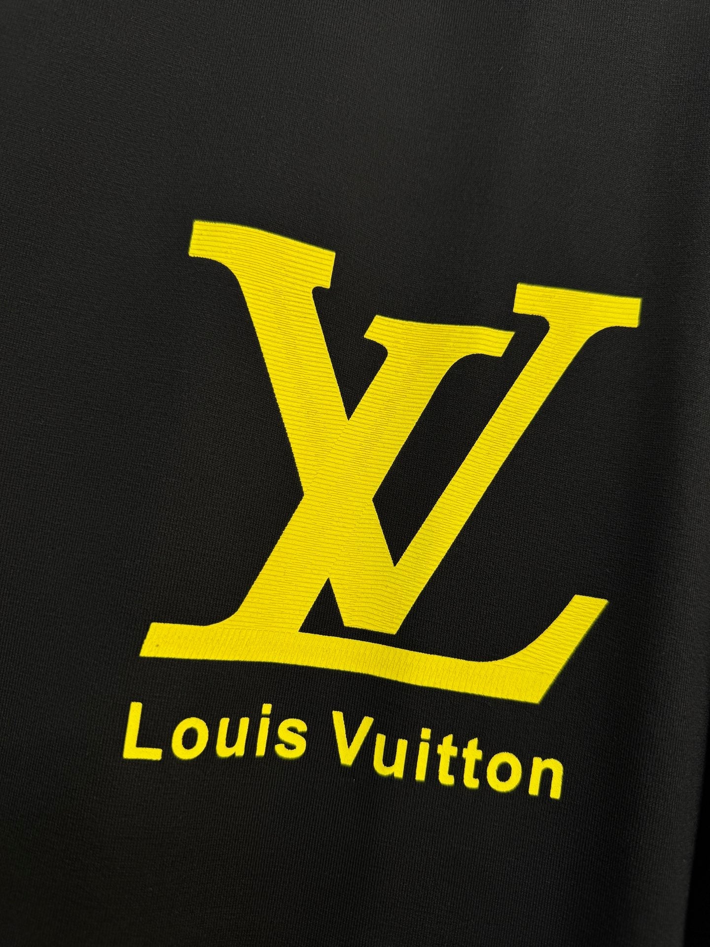 LV BLACK COTTON T-SHIRT YELLOW LOGO 238915