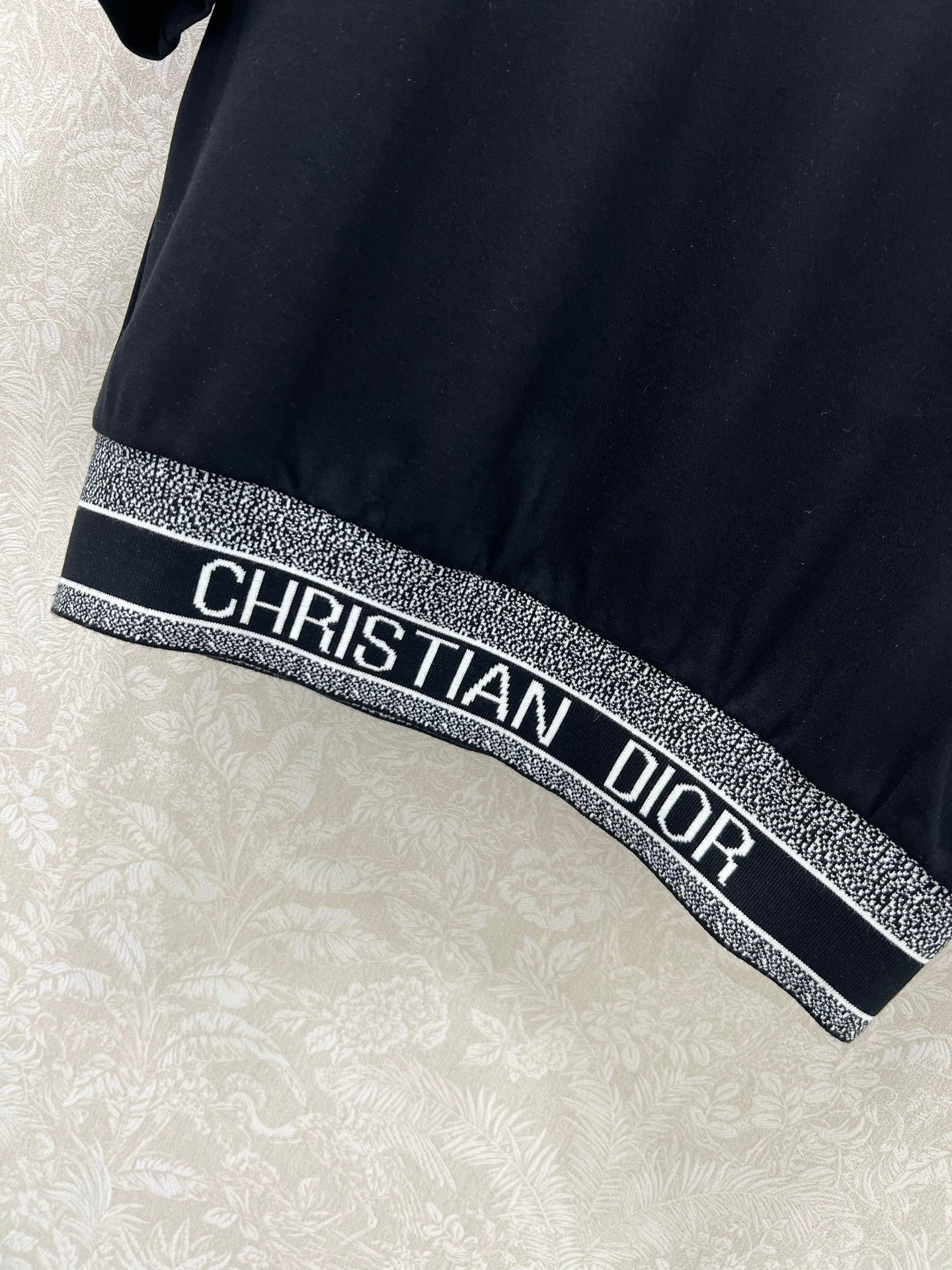 DIOR TRIMMED SHORT-SLEEVE T-SHIRT AND SHORTS SET 275223