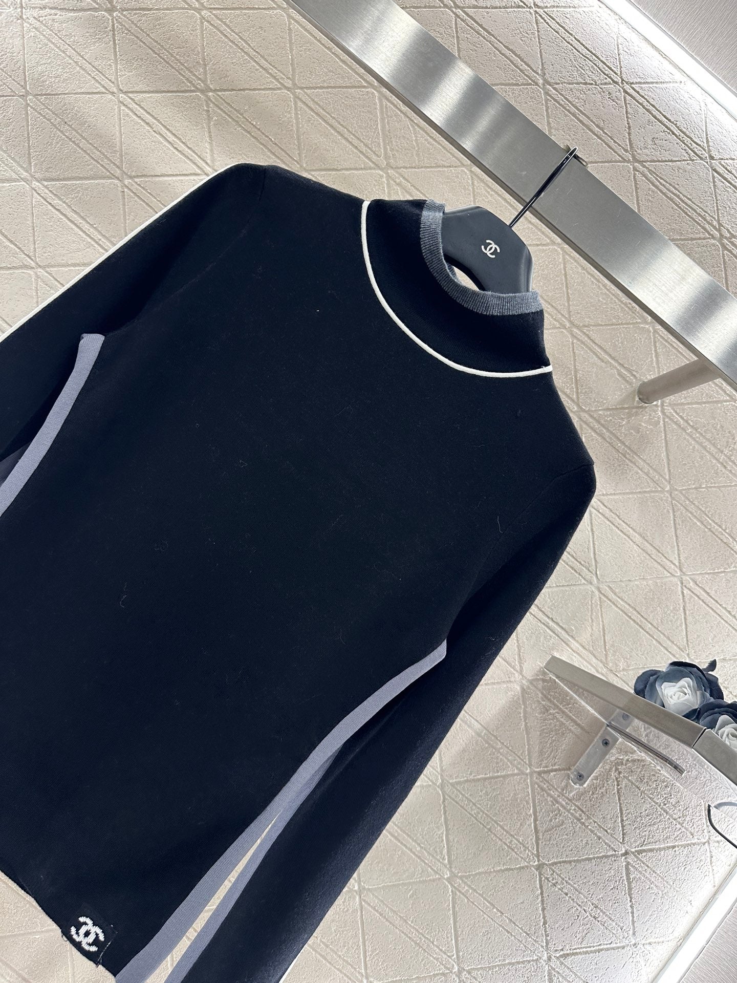 CHANEL 25S HIGH-NECK PULLOVER SWEATER 350