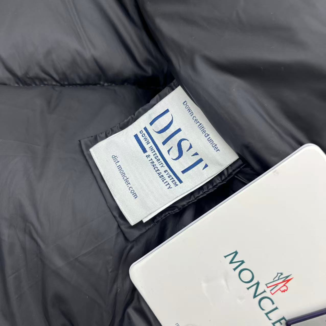 MONCLER 25S SHORT DOWN JACKET 288