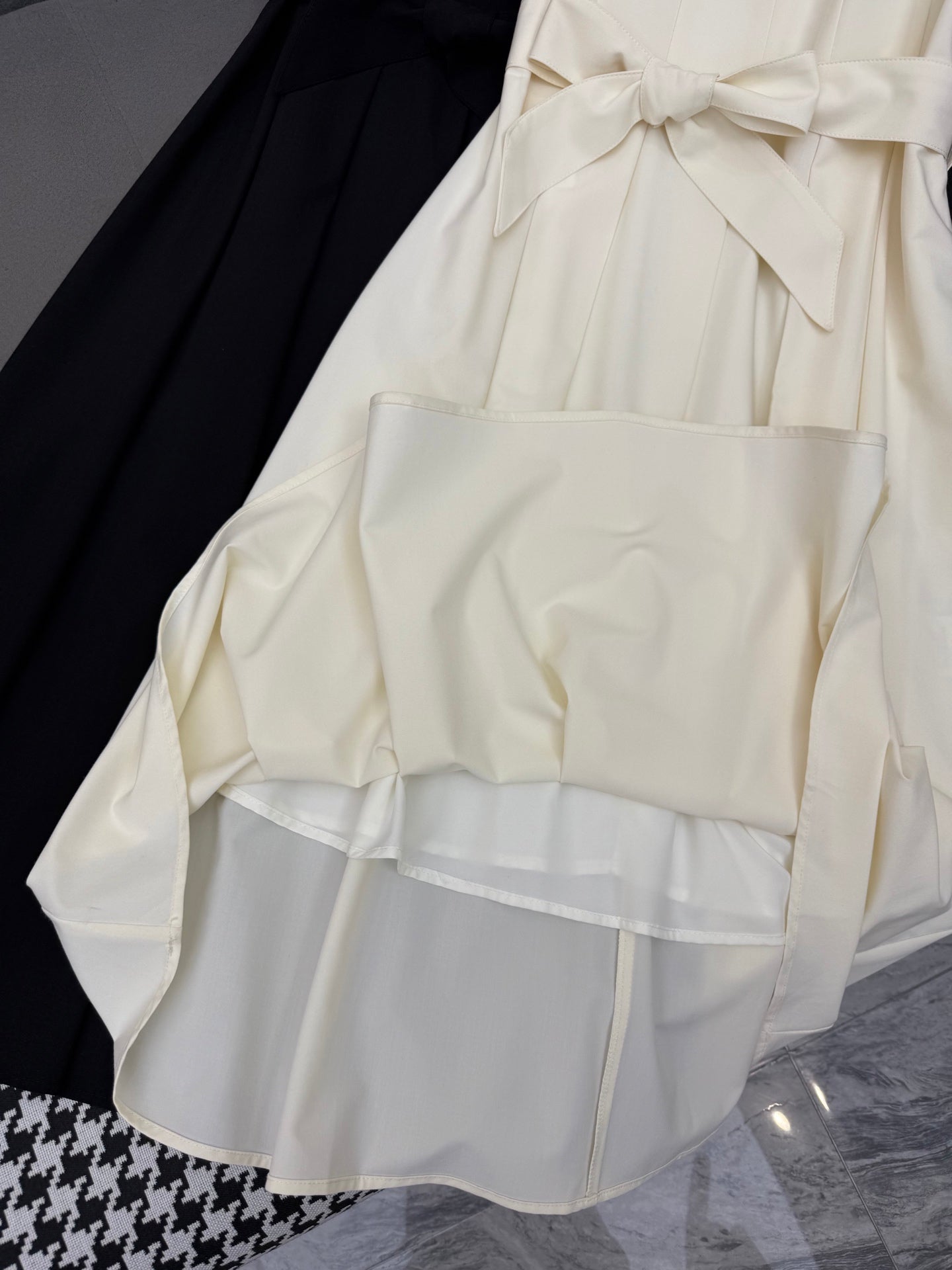 LV SLEEVELESS DRESS WITH BELTED WAIST 269125