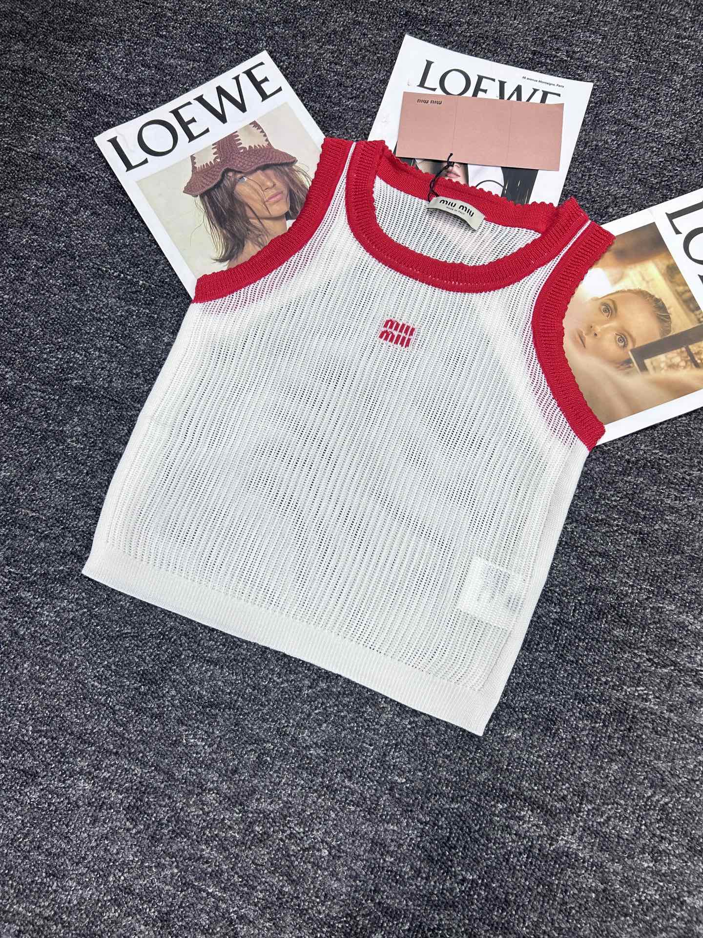 MIUMIU SLEEVELESS TOP STYLE 635