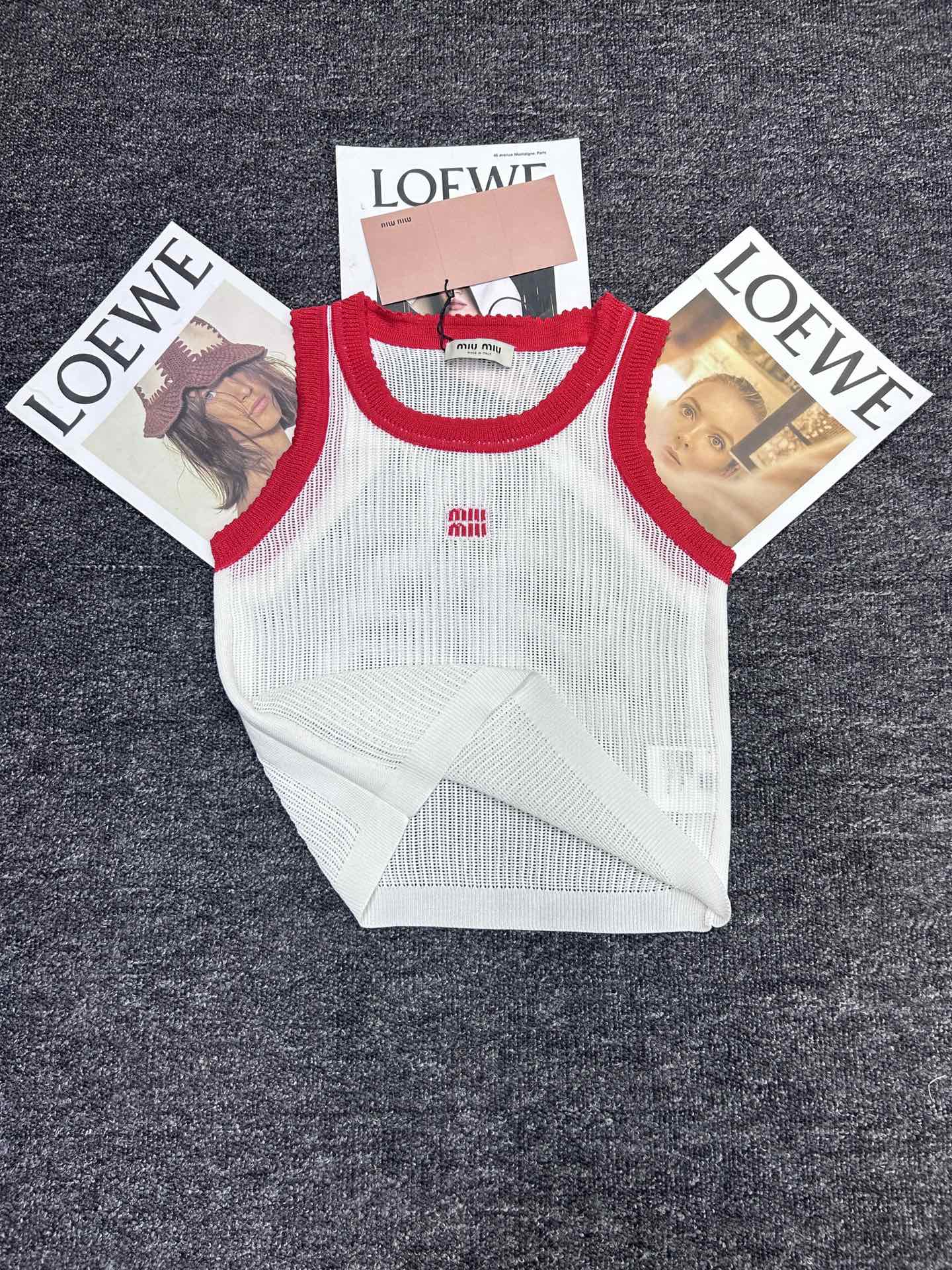 MIUMIU SLEEVELESS TOP STYLE 635