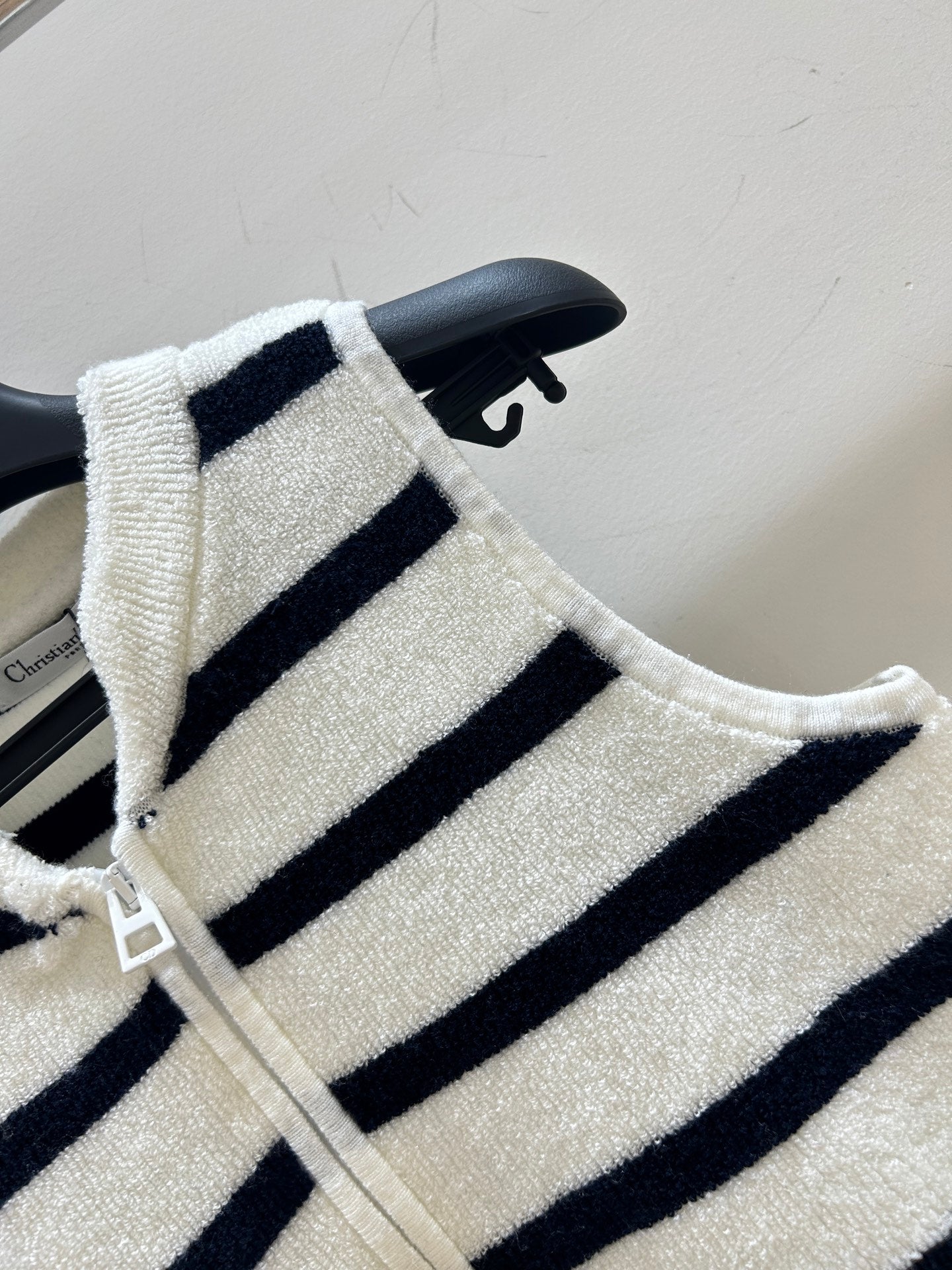 DIOR 25S SLEEVELESS STRIPED VEST STYLE 202